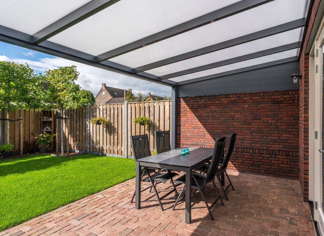 Deponti Giallo Aluminium Veranda with Polycarbonate Roof